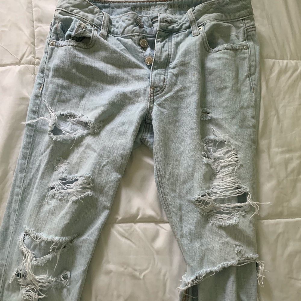 AE HIGHWAISTED MOM JEANS